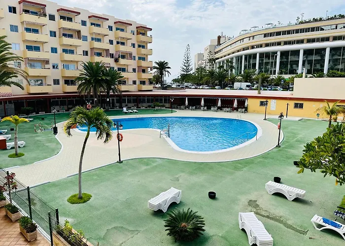 Angeles. Cristianos. Free Wifi * Los Cristianos (Tenerife)