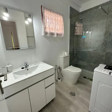 Angeles. Cristianos. Free Wifi Apartament